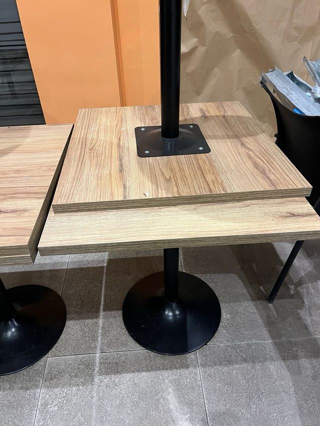 Tavoli alti in legno e metallo