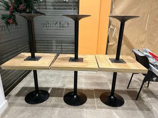 Tavoli alti in legno e metallo