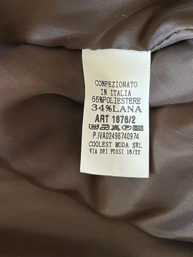 Abrigo estampado flores marrón y morado