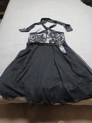 Vestido negro invitada fiesta