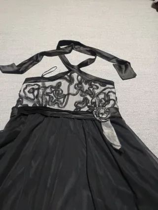 Vestido negro invitada fiesta