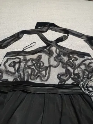 Vestido negro invitada fiesta