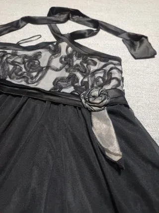 Vestido negro invitada fiesta