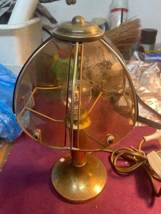 Lampada da comodino dorata e trasparente