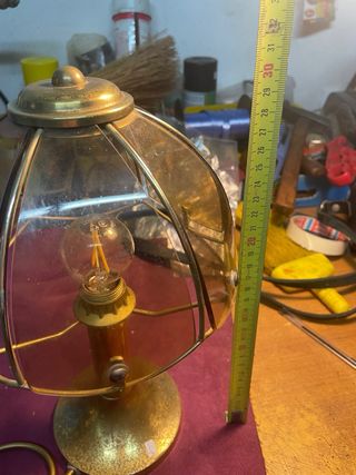 Lampada da comodino dorata e trasparente