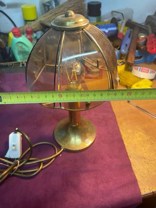 Lampada da comodino dorata e trasparente