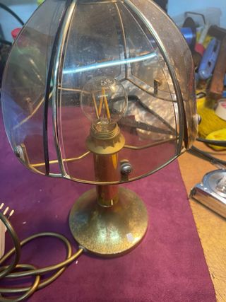 Lampada da comodino dorata e trasparente