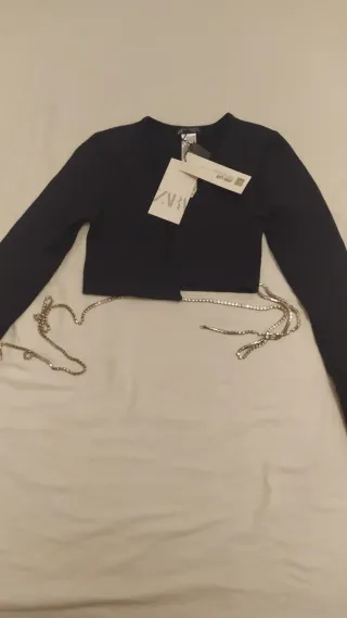 Bolero Zara negro con cinturón de brillantes