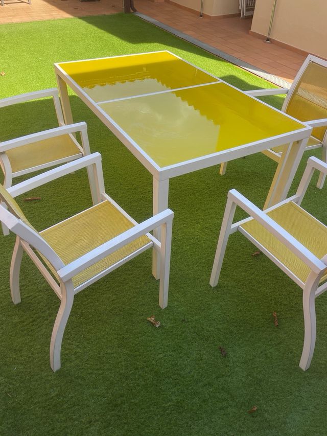 Mesa y 4 Sillas Jardín