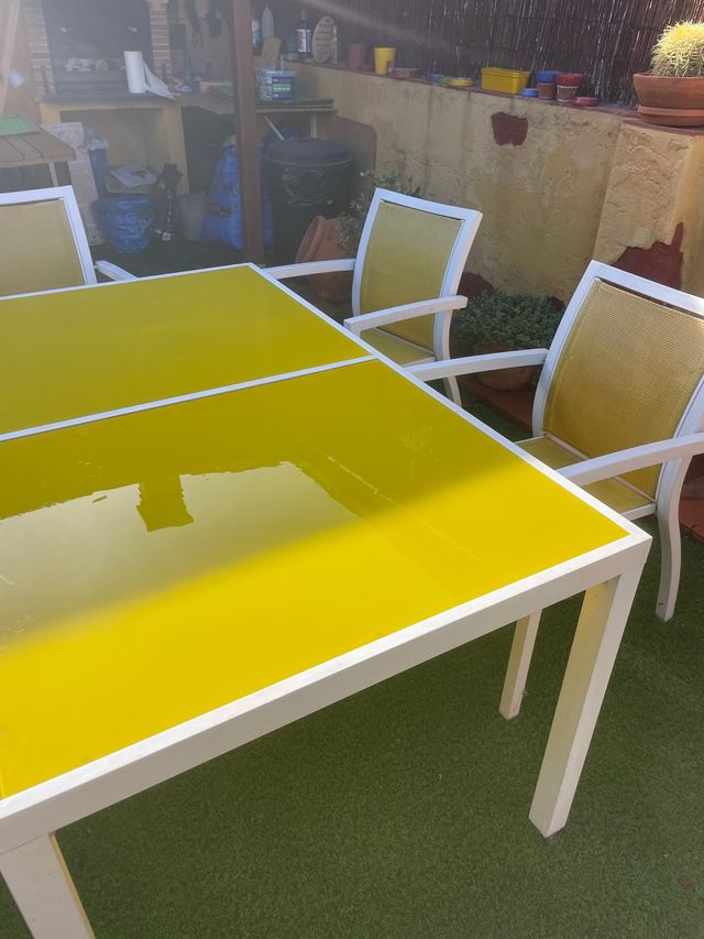 Mesa y 4 Sillas Jardín