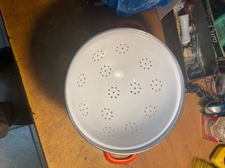 Scolapasta in ceramica bianco e rosso