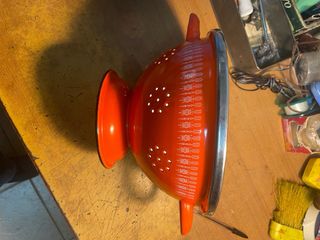 Scolapasta in ceramica bianco e rosso