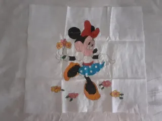 Tela ricamata Minnie con fiori