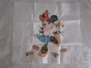 Tela ricamata Minnie con fiori