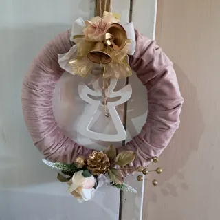 Ghirlanda decorativa con angelo e campanelle