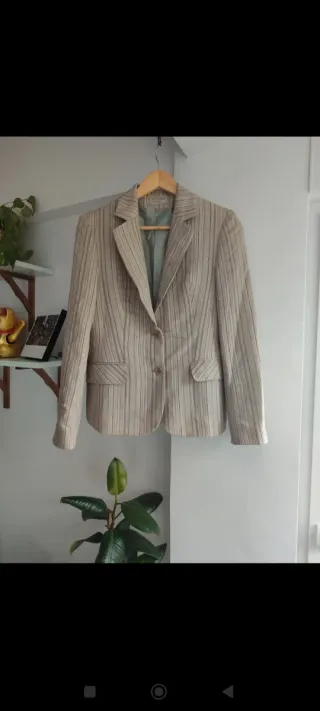 Americana beige con rayas