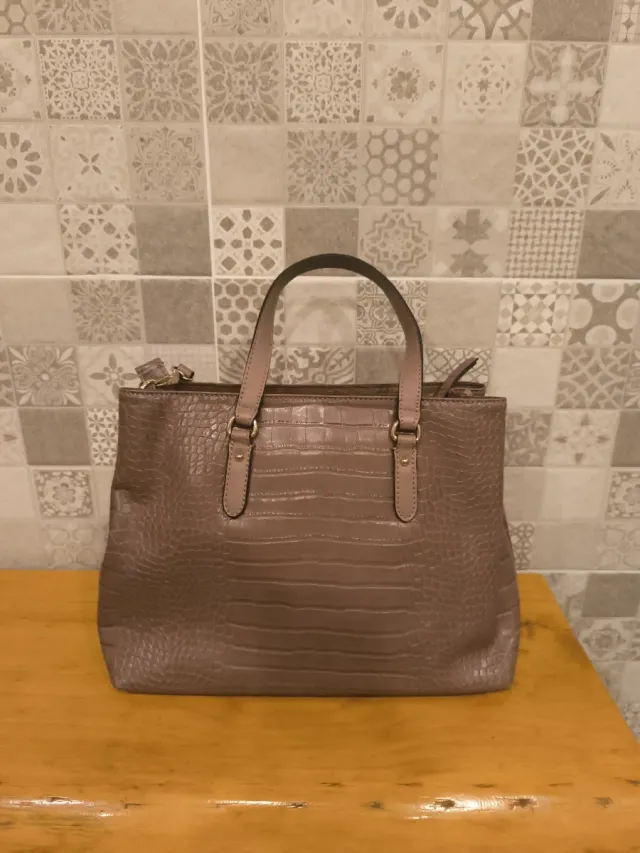 Bolso Guess Beige y Dorado