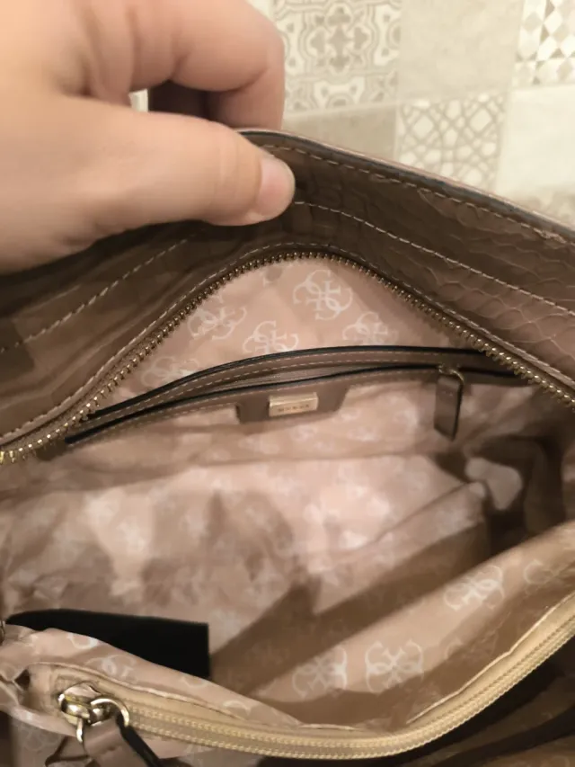 Bolso Guess Beige y Dorado