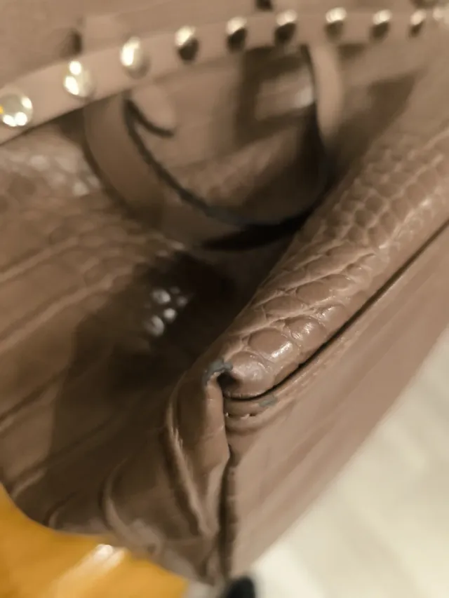 Bolso Guess Beige y Dorado