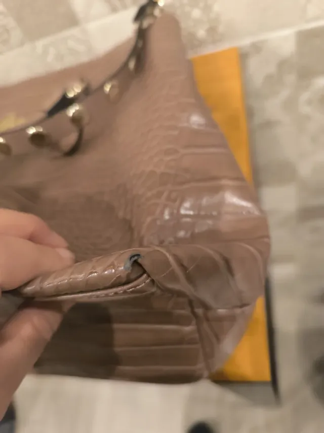 Bolso Guess Beige y Dorado