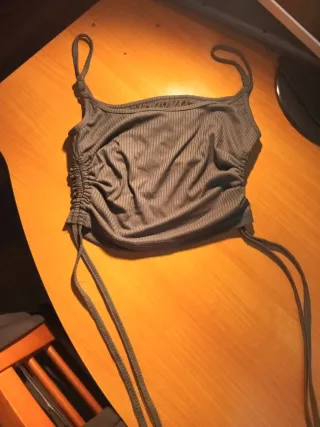 Top tirantes fruncido gris