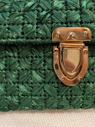 Borsa verde fatta a mano con catena oro