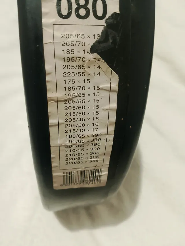 Catene da neve auto mai usate.