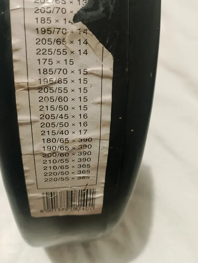 Catene da neve auto mai usate.