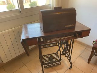 Máquina de coser Wertheim antigua