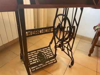 Máquina de coser Wertheim antigua