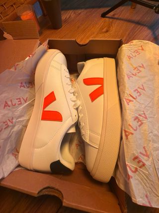 Zapatillas Blancas con Logo Naranja Talla 44