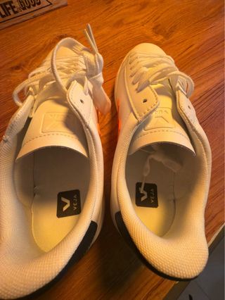 Zapatillas Blancas con Logo Naranja Talla 44