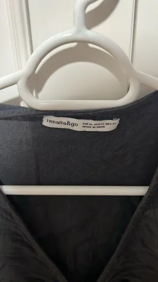 Blusa gris con anilla y lazada