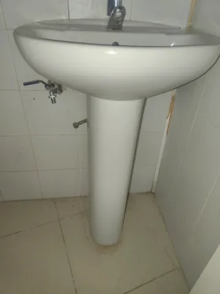 Lavabo Roca con grifo