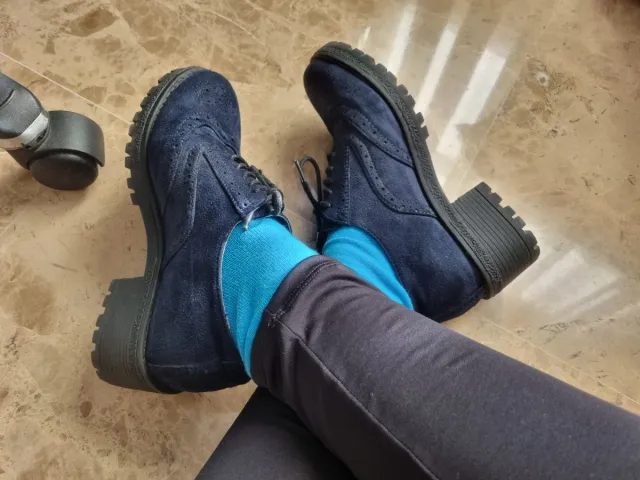 Zapatos de terciopelo azul con cordones