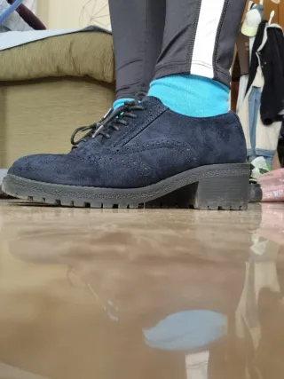 Zapatos de terciopelo azul con cordones