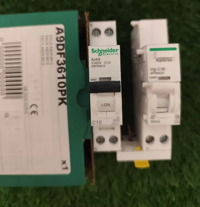 Schneider Electric A9DF3610PK Interruptor
