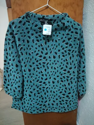 Se vende lote de ropa de mujer por 30 euros