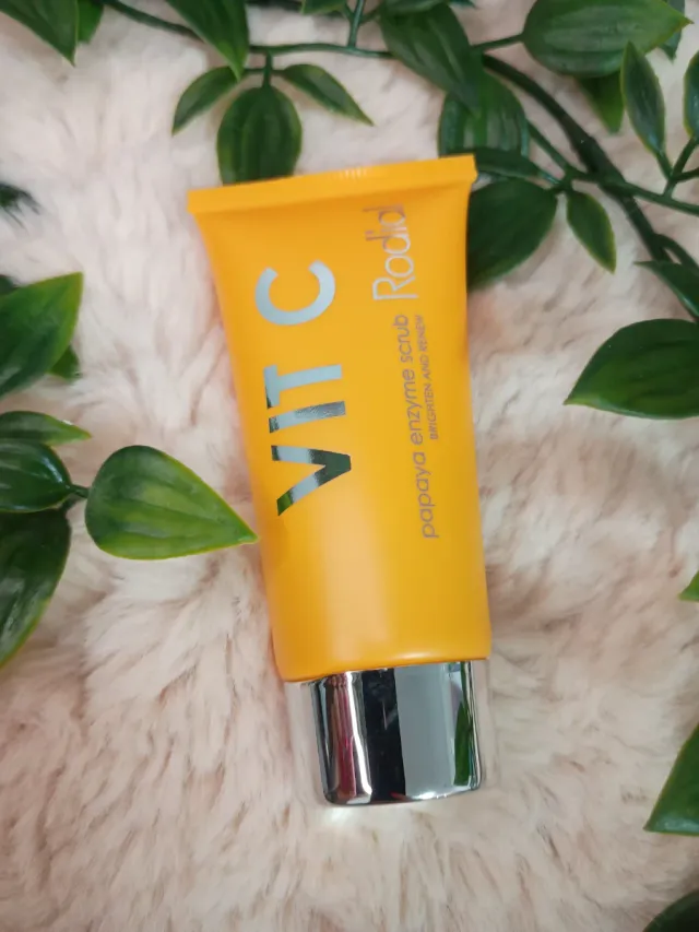 Rodial Vit C Papaya Enzyme Scrub