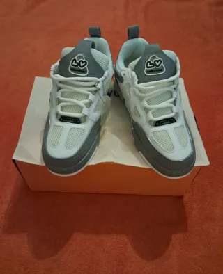 Zapatillas LV Skate Grises y Blancas