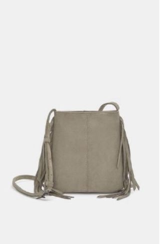 Bolso gris con flecos