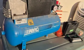 Compresor ABAC 24L + Clavadora + Accesorios