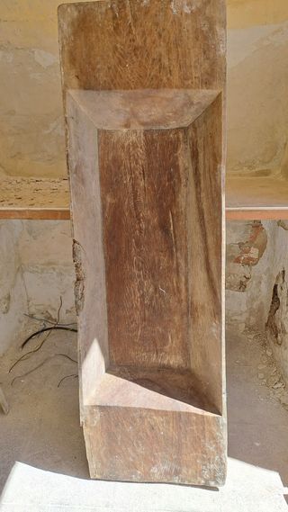 Artesa de madera antigua