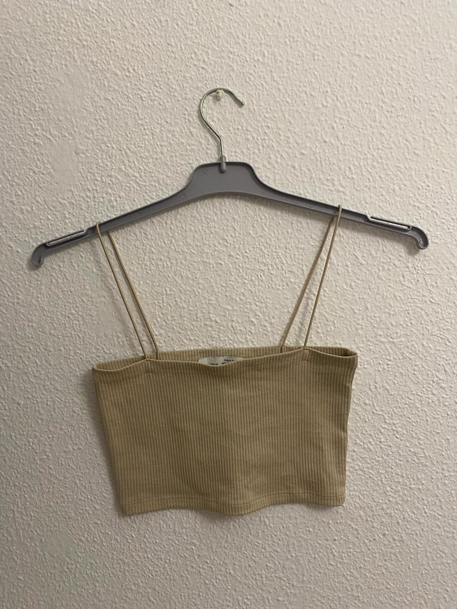 Top corto beige tirantes