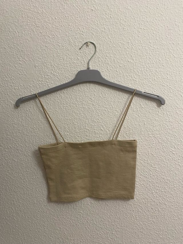 Top corto beige tirantes