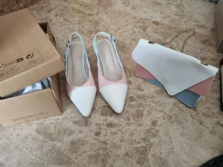 Zapatos tacón y bolso a juego