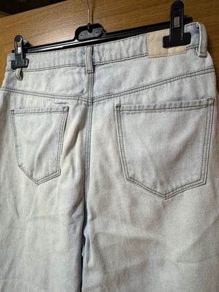 Vaquero ancho desgastado