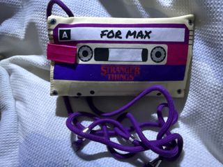 Estuche Stranger Things For Max Cassette