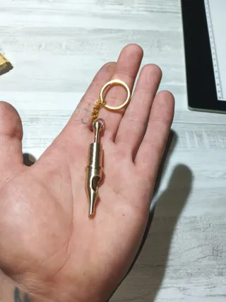 Llavero Cartucho Máquina Tatuar Dorado