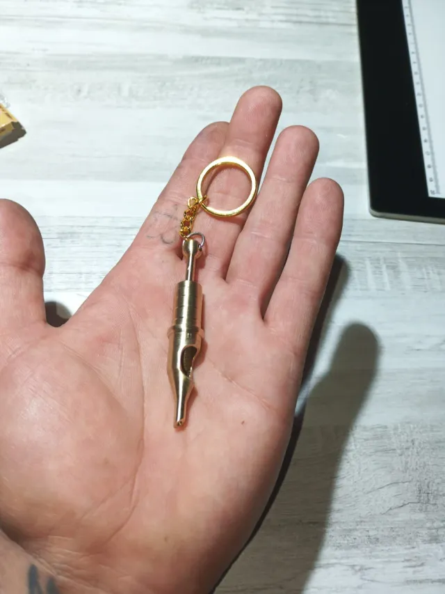 Llavero Cartucho Máquina Tatuar Dorado